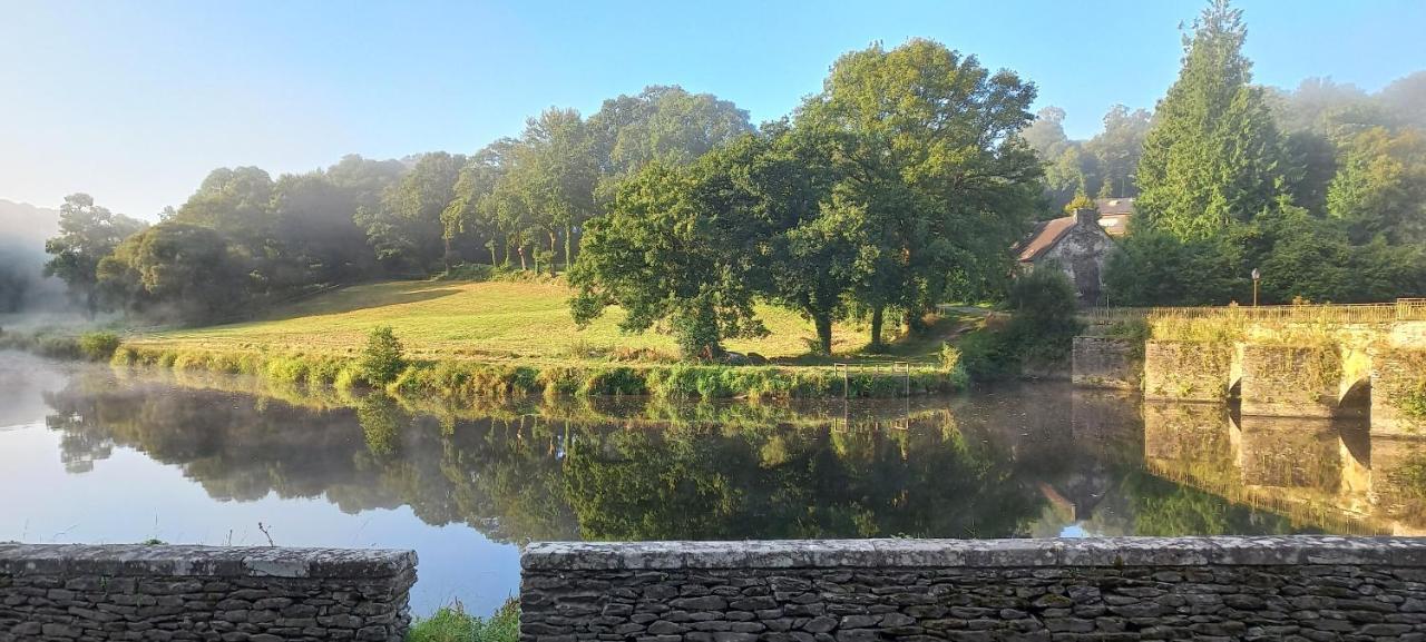 Au Pied Du Pont Bed & Breakfast Châteauneuf-du-Faou Eksteriør bilde